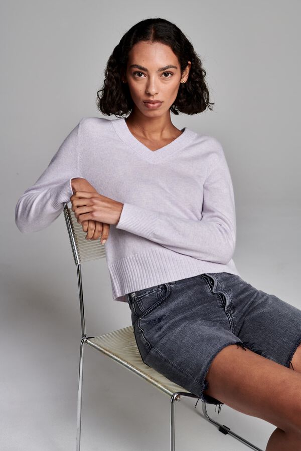 Losse cashmere V-hals trui met geribde details