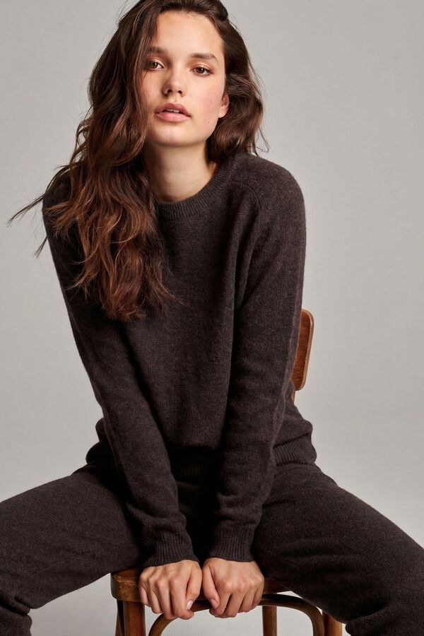 Round neck cashmere sweater