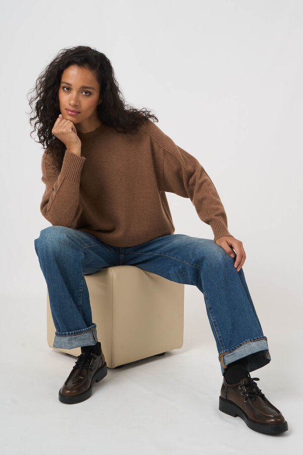 Casual organic cashmere sweater with round neck