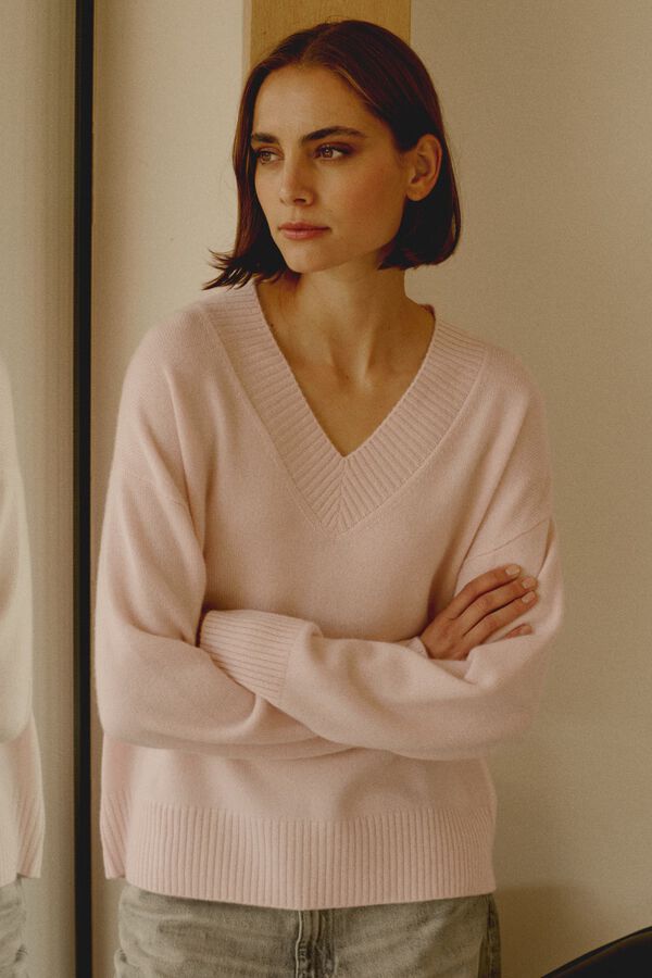Deep V-neck organic cashmere sweater