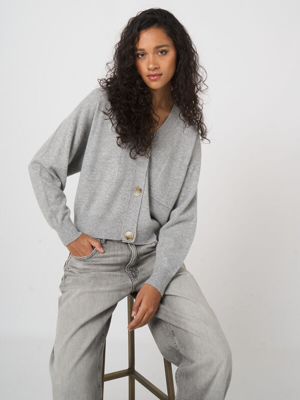 Seamless v-neck cardigan in organic cashmere