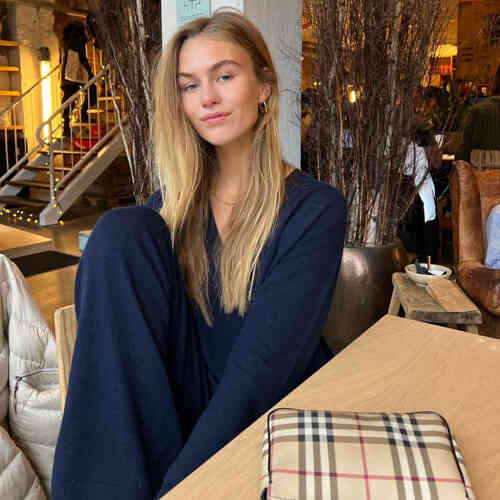 V-neck cashmere sweater