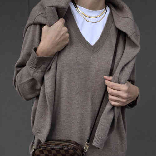 V-neck cashmere sweater