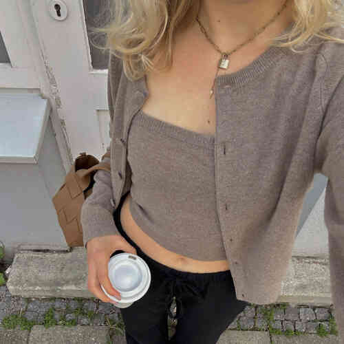 Fine knit cropped cashmere top
