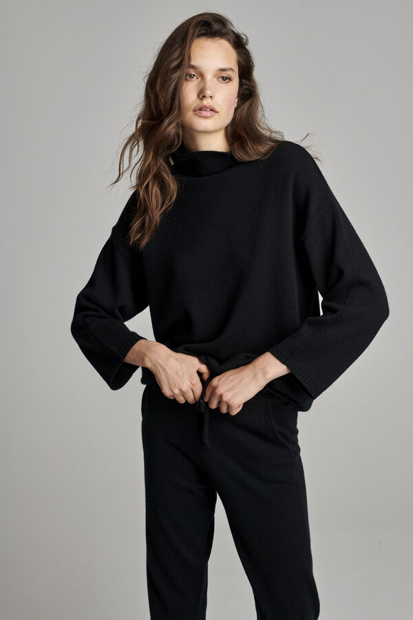 Organic cashmere sweater with stand collar