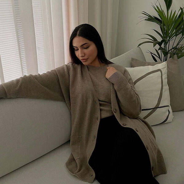 Kaschmir-Strickjacke mit V-Ausschnitt und Taschen