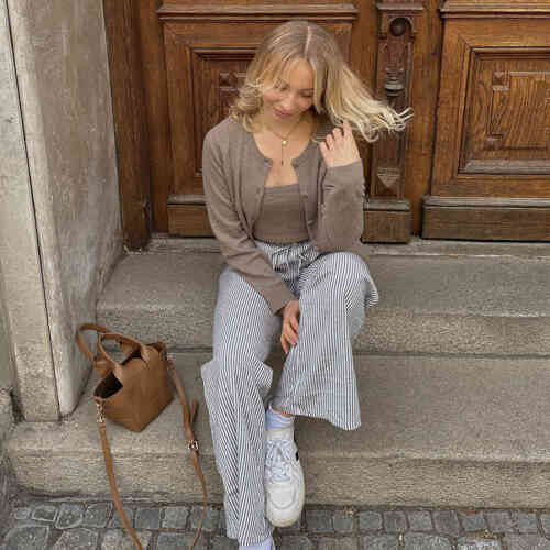 Round neck cashmere cardigan